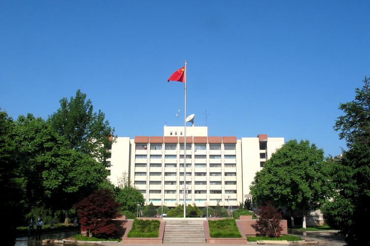 中国政法大学和西北农林科技大学哪个好？（西农工商管理怎么样）